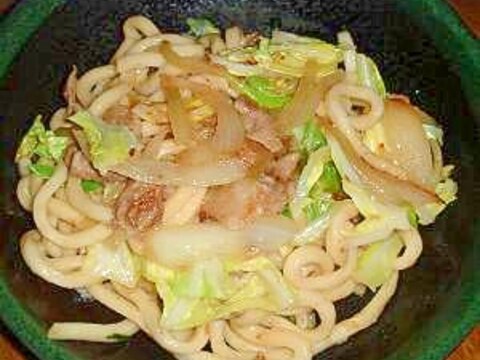 にんにくしょうゆ味の焼きうどん